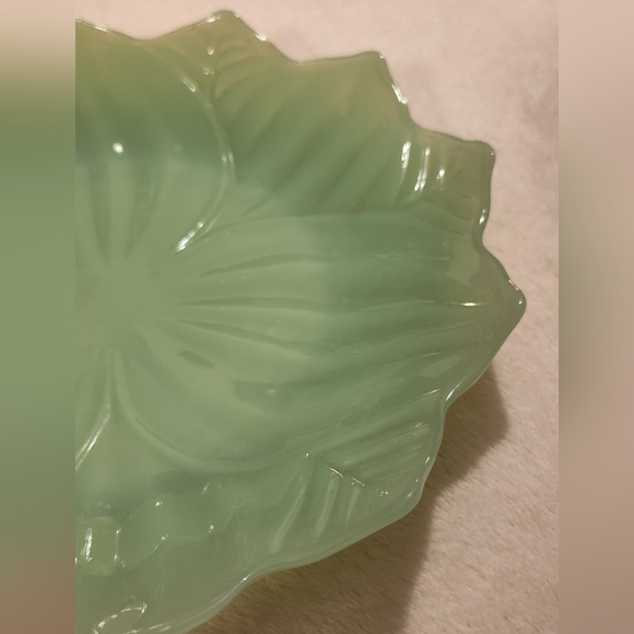 Fire King Jadeite Green Lotus Plate - Picture 3 of 10
